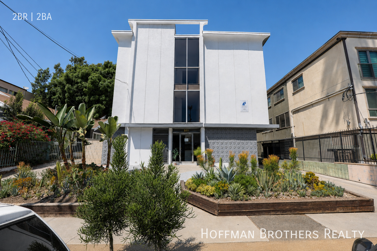 5111 Harold Way #307 - Photo 3 of 14