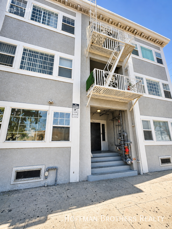 1316 S Pacific Ave #11 - Photo 3 of 7