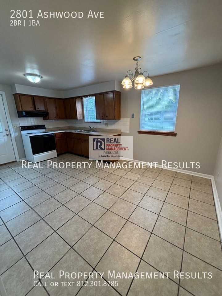 2801 Ashwood Ave - Photo 5 of 16