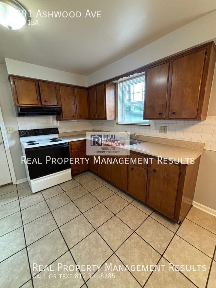 2801 Ashwood Ave - Photo 7 of 16