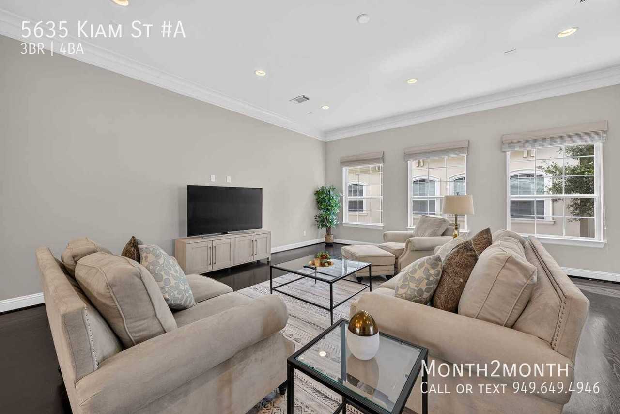5635 Kiam St - Photo 4 of 50