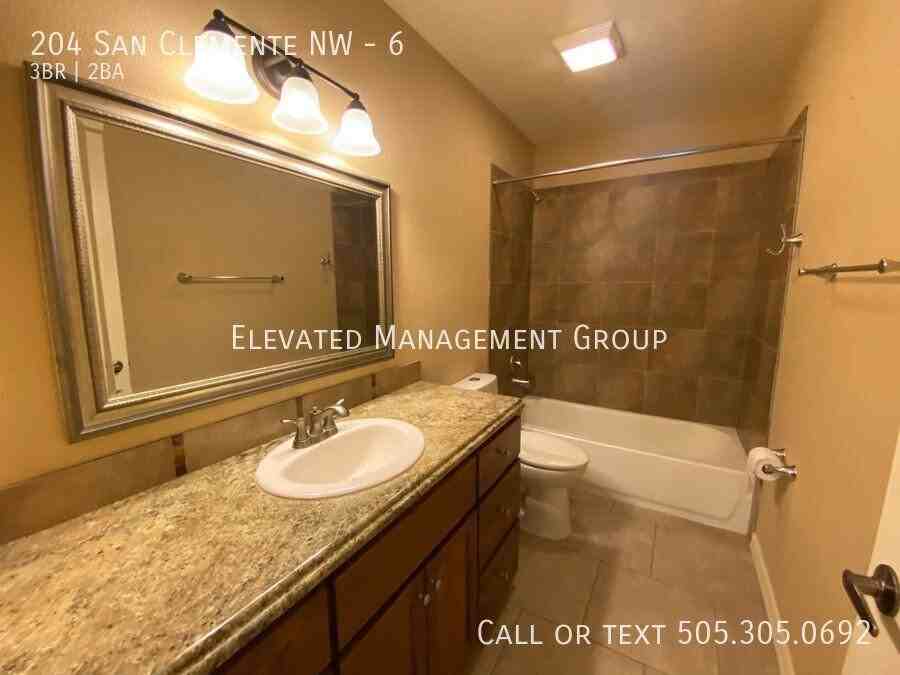 204 San Clemente Ave Nw #6 - Photo 3 of 7
