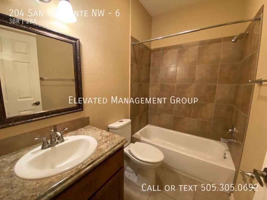 204 San Clemente Ave Nw #6 - Photo 4 of 7