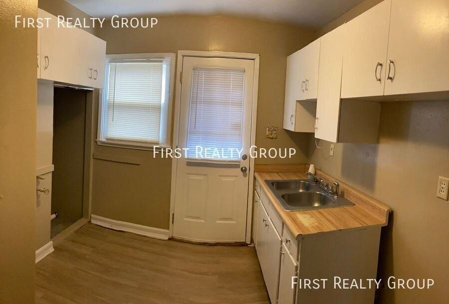 3608 W Siebenthaler Ave - Photo 3 of 13