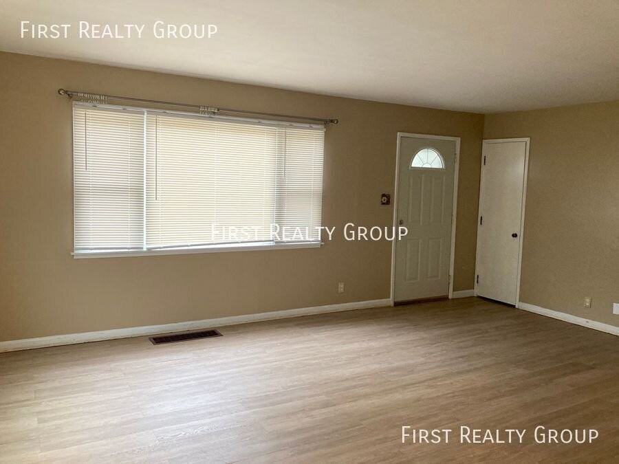 3608 W Siebenthaler Ave - Photo 5 of 13