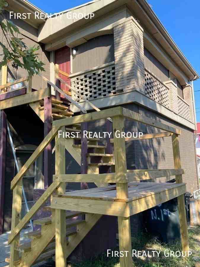 104 1/2 E Pearl St - Photo 2 of 9