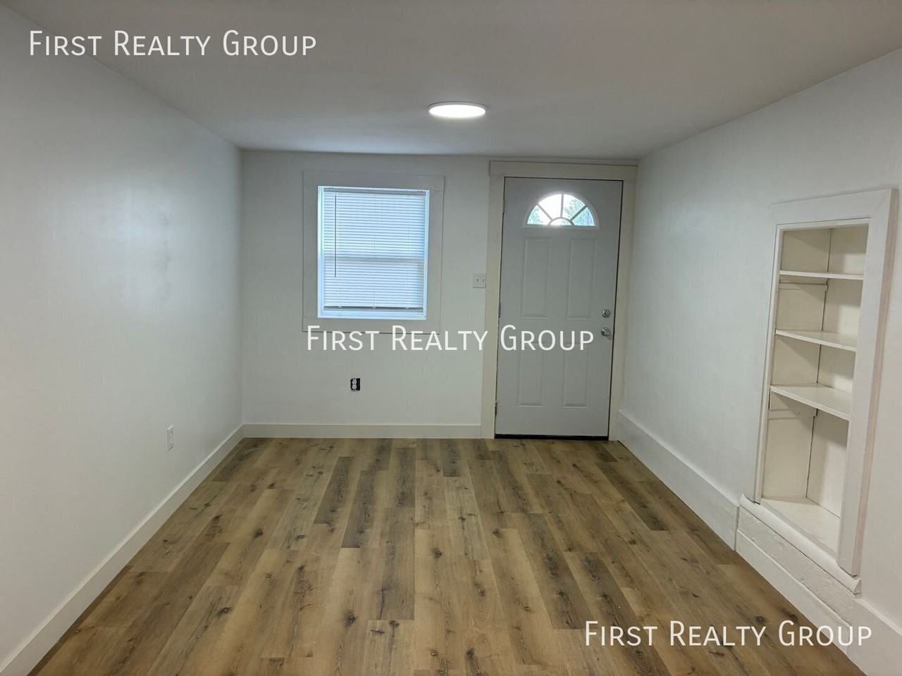 104 1/2 E Pearl St - Photo 4 of 9