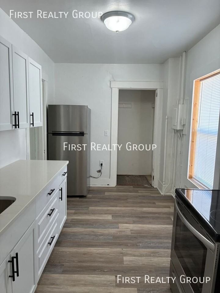 104 1/2 E Pearl St - Photo 6 of 9