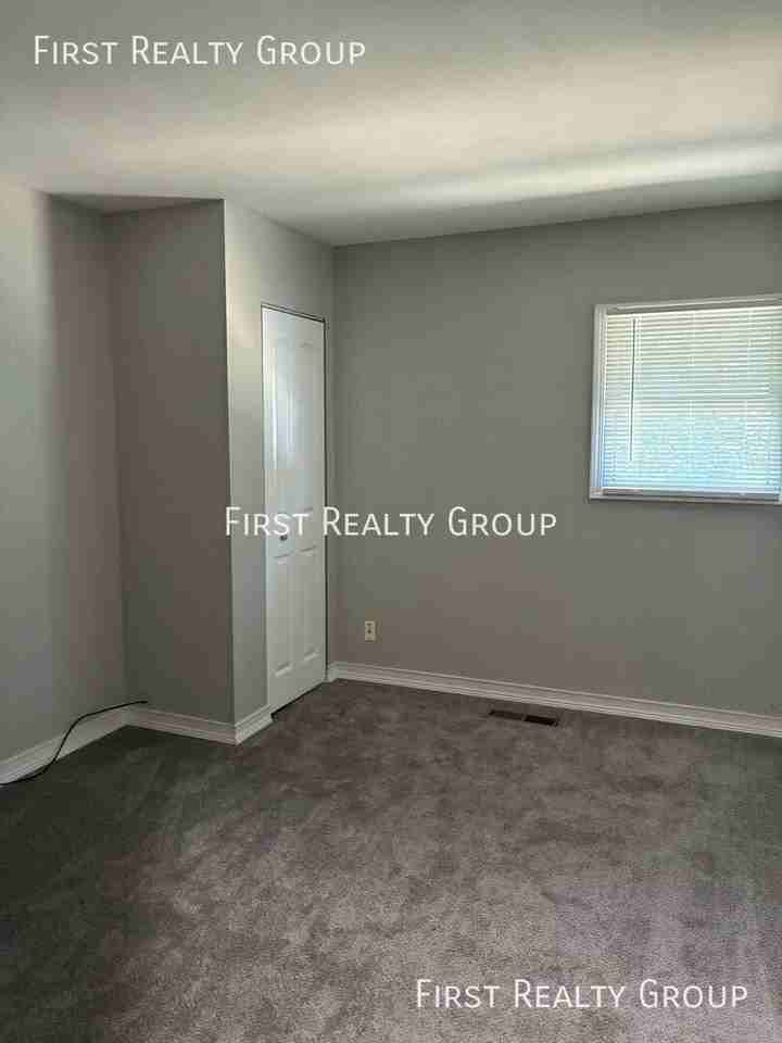 4905 Porterfield Dr - Photo 6 of 9