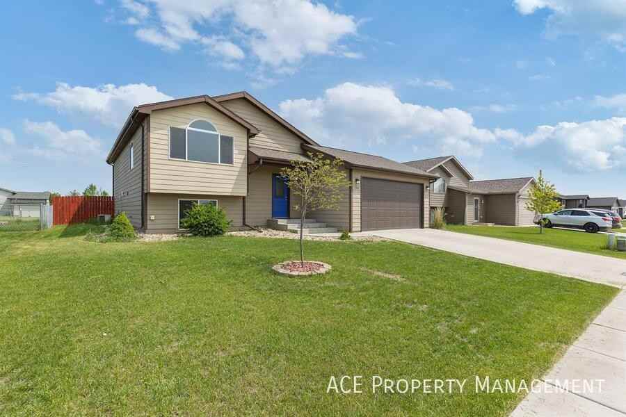 540 Pride Ct - Photo 2 of 12