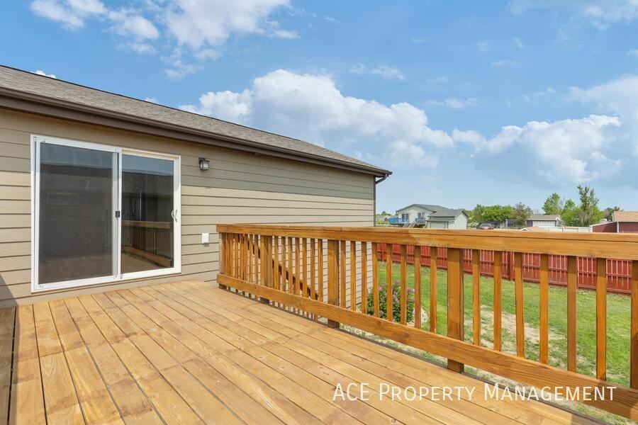 540 Pride Ct - Photo 4 of 12