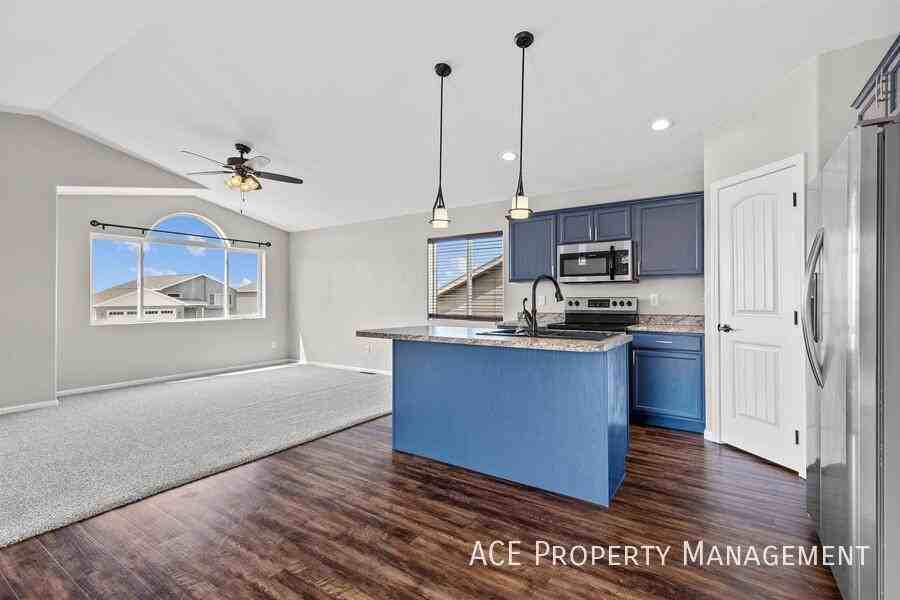 540 Pride Ct - Photo 7 of 12