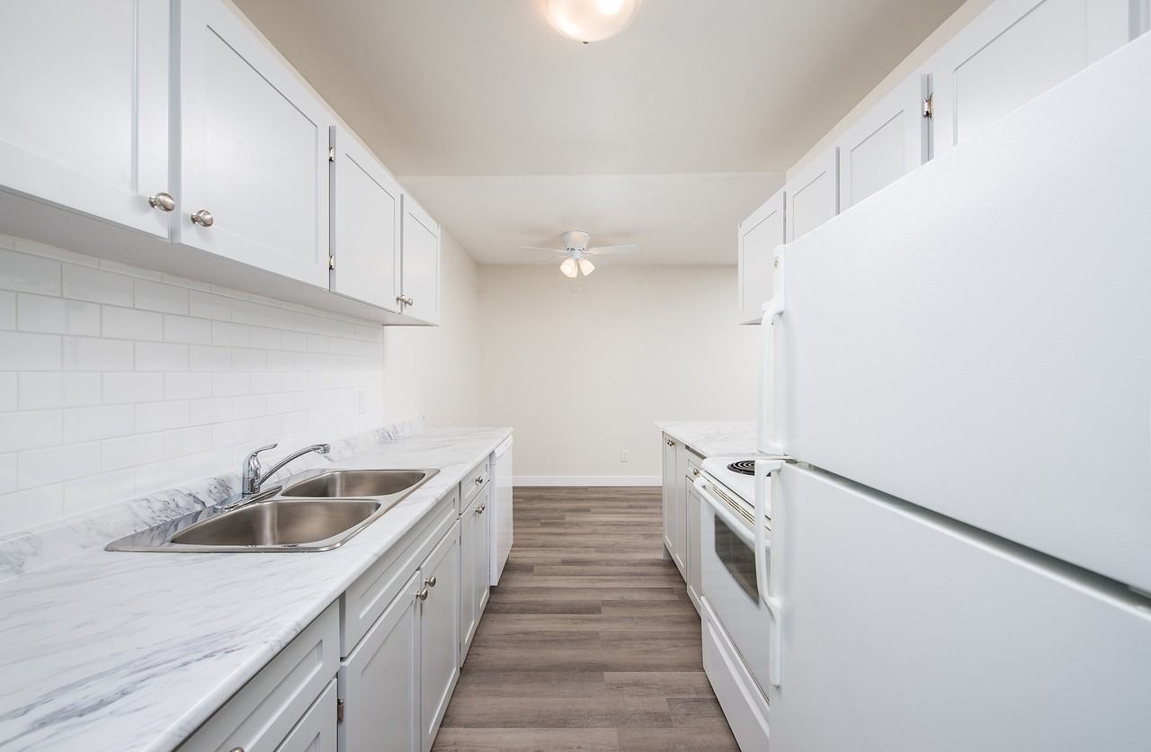 Adam Apartments - Photo 2 of 12