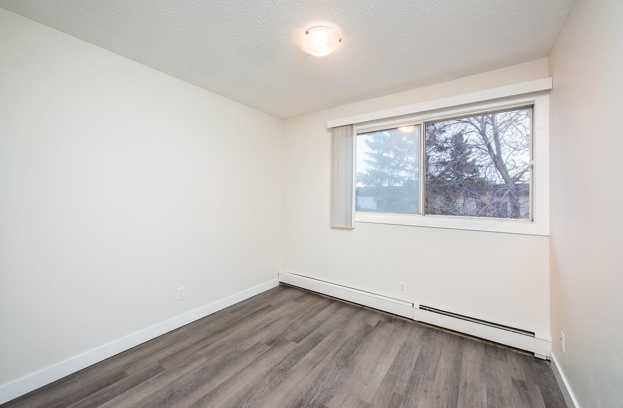 Adam Apartments - Photo 4 of 12