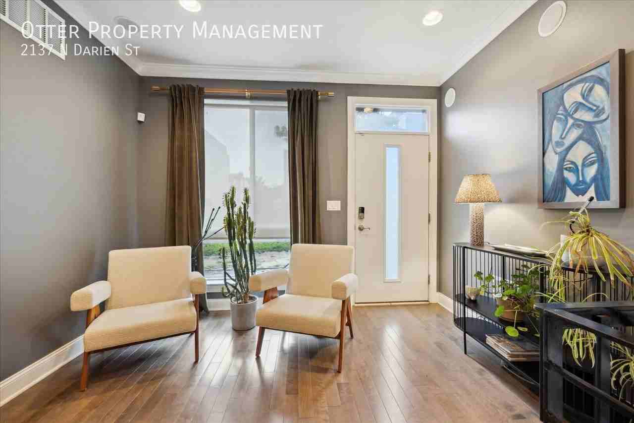 2137 N Darien St - Photo 5 of 50