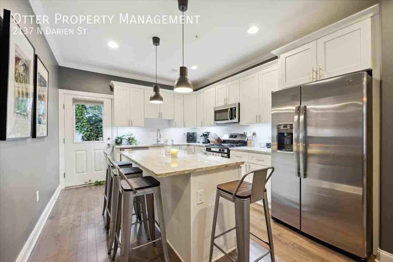 2137 N Darien St - Photo 7 of 50