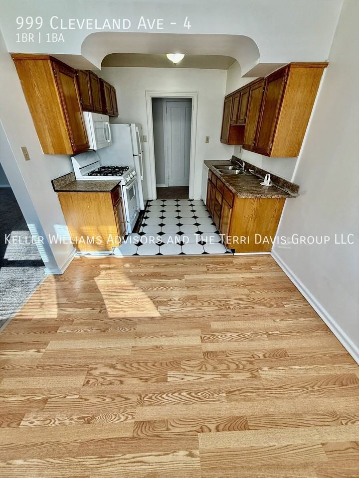 999 Cleveland Ave #4 - Photo 6 of 12