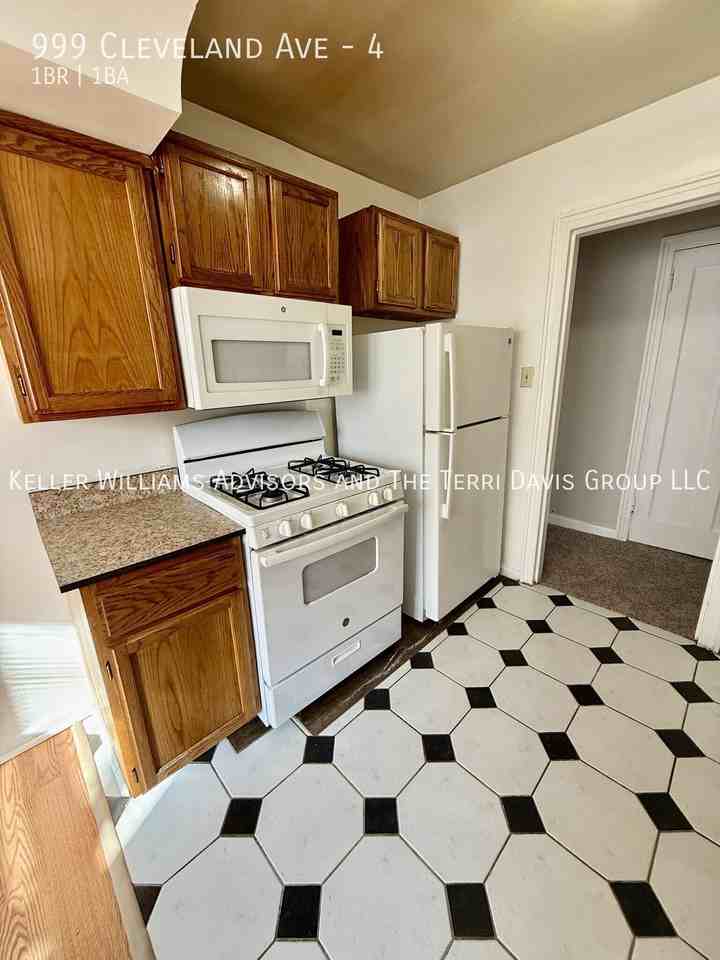 999 Cleveland Ave #4 - Photo 7 of 12