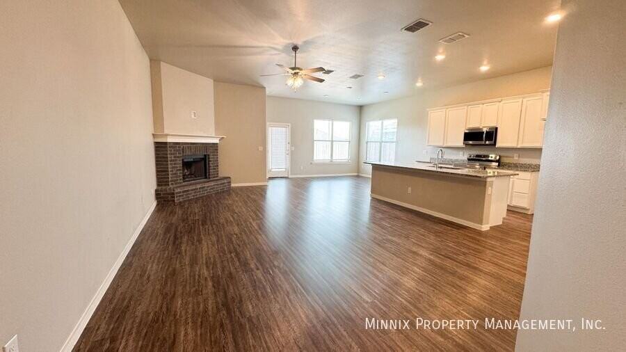 2010 Kenwood Ave - Photo 4 of 31
