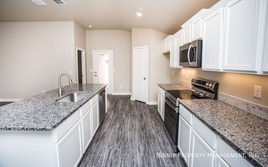 13603 Sherman Ave - Photo 6 of 38