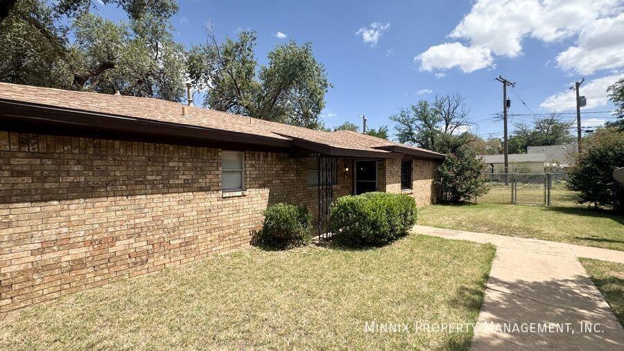 2217 26th St #B - Photo 4 of 26