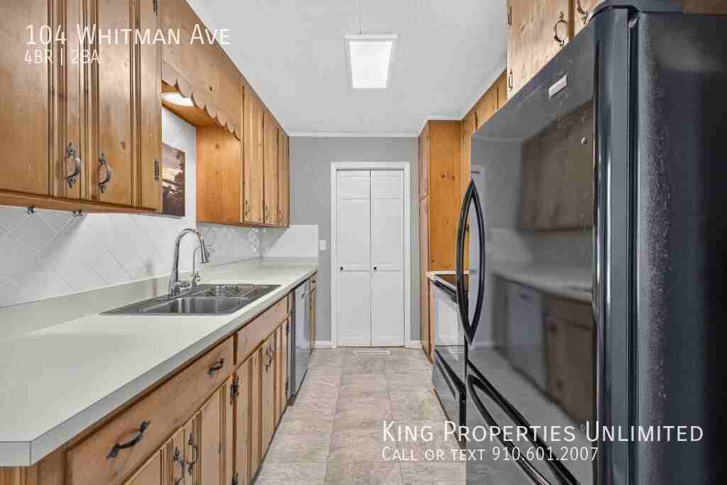 104 Whitman Ave - Photo 3 of 40
