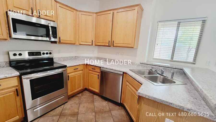 22207 N Gibson Dr - Photo 2 of 18