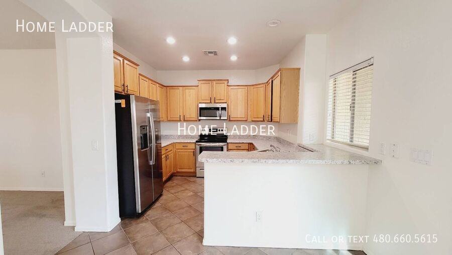 22207 N Gibson Dr - Photo 4 of 18