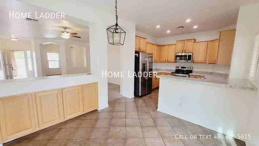 22207 N Gibson Dr - Photo 5 of 18