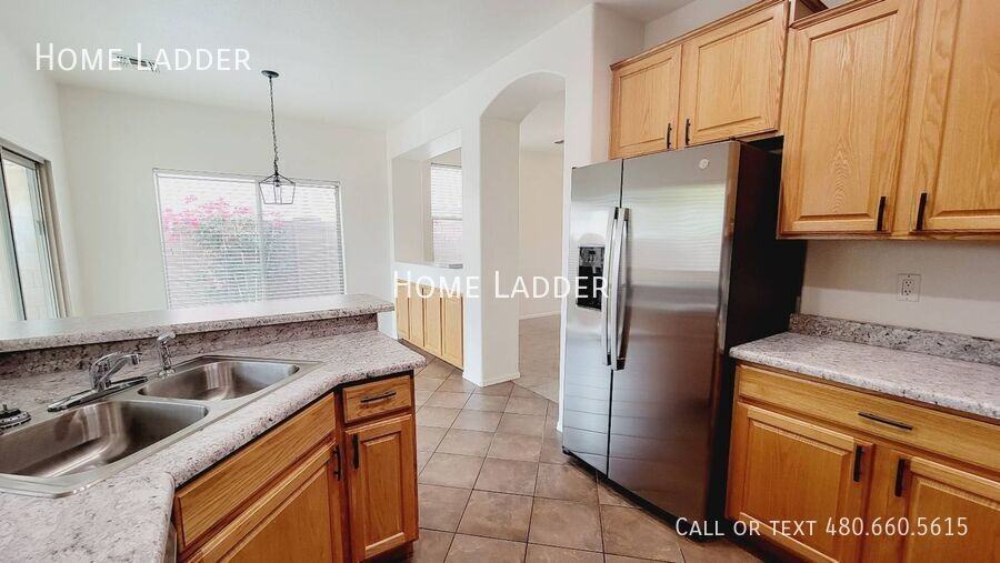 22207 N Gibson Dr - Photo 7 of 18