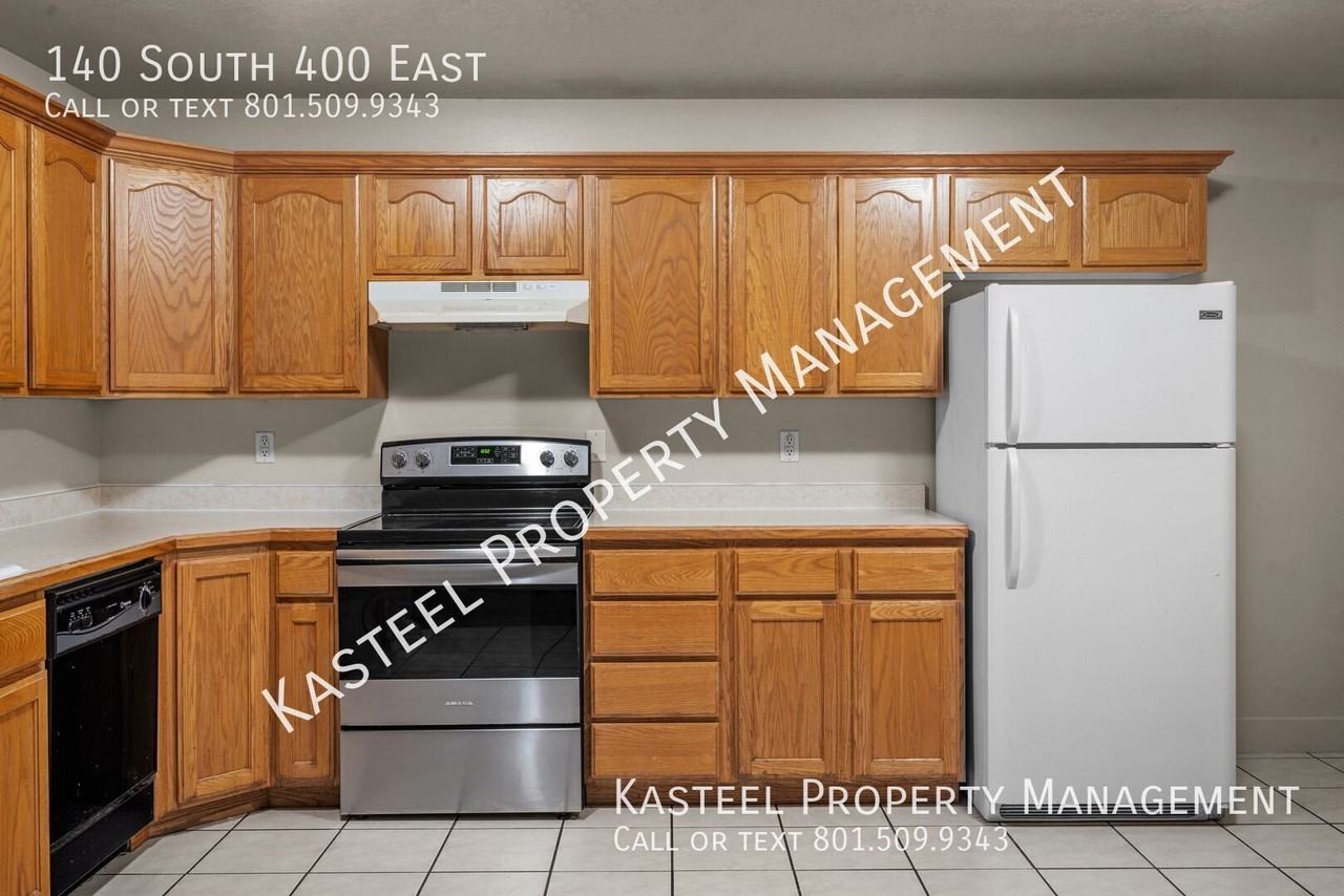 140 S 400 E - Photo 4 of 23