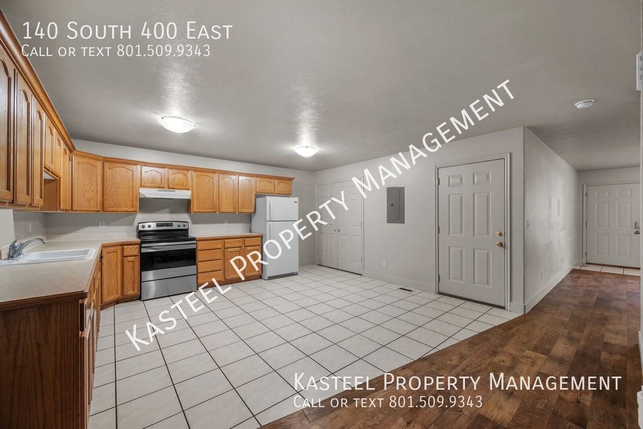 140 S 400 E - Photo 5 of 23