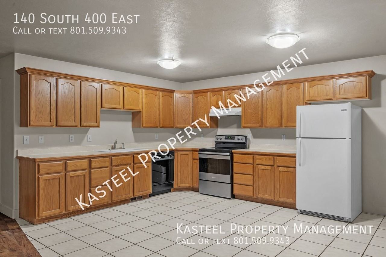 140 S 400 E - Photo 6 of 23