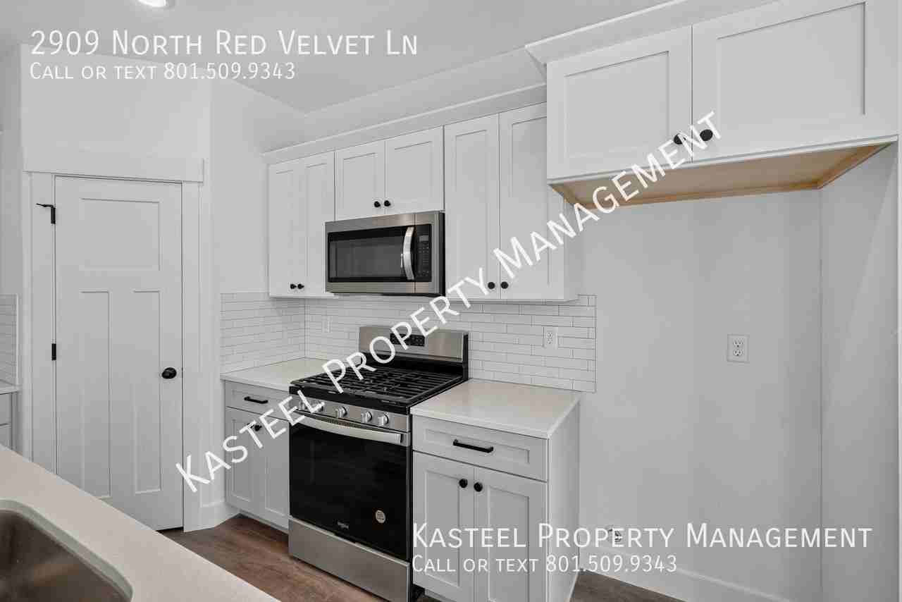 2909 N Red Velvet Ln - Photo 4 of 26