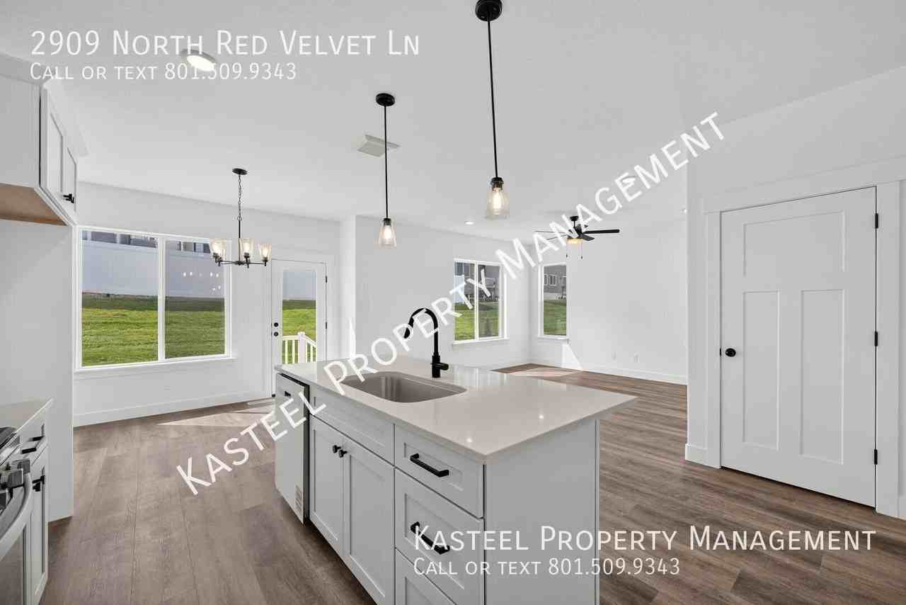 2909 N Red Velvet Ln - Photo 5 of 26