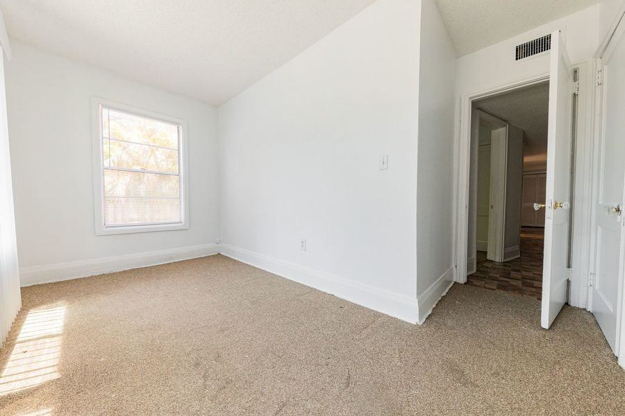3002 W Sitios St #B - Photo 7 of 8