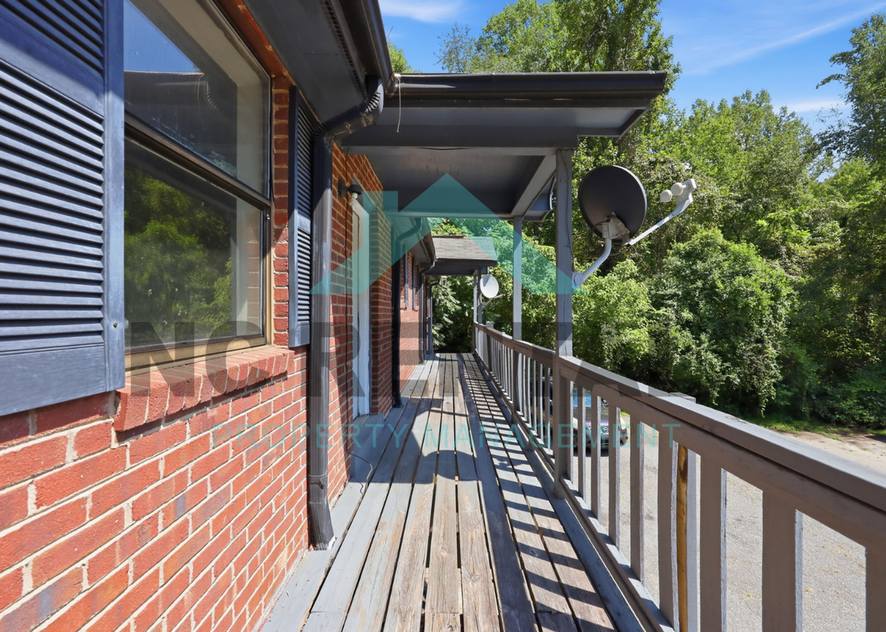 2401 Markwood Ln #E - Photo 4 of 32
