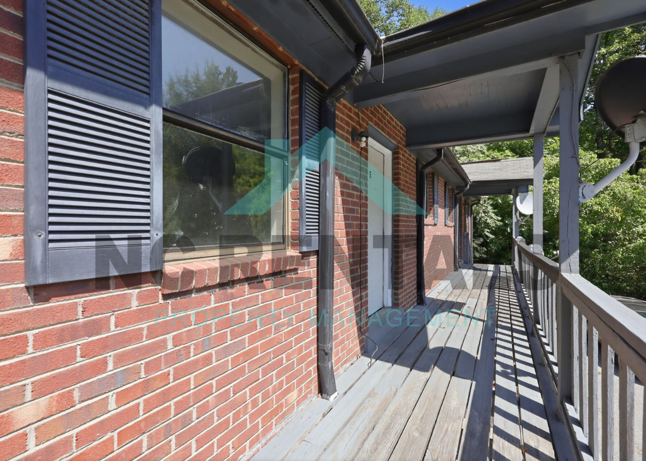 2401 Markwood Ln #E - Photo 5 of 32