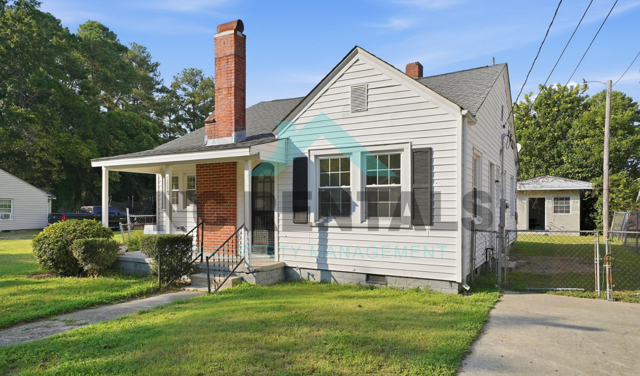1309 Carolina St E - Photo 3 of 34