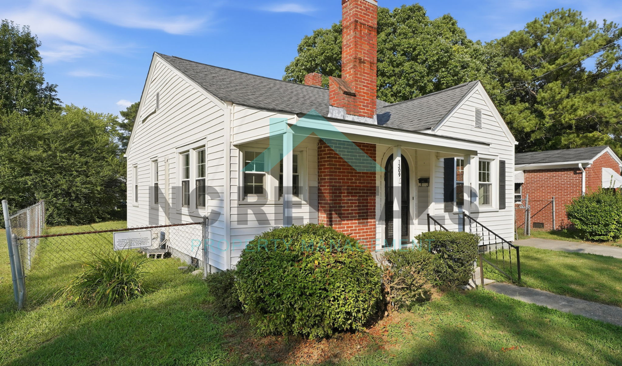 1309 Carolina St E - Photo 4 of 34