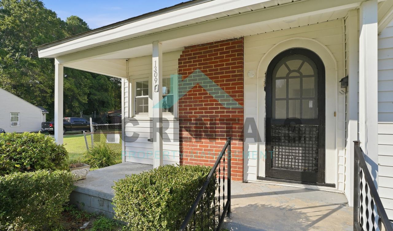 1309 Carolina St E - Photo 5 of 34