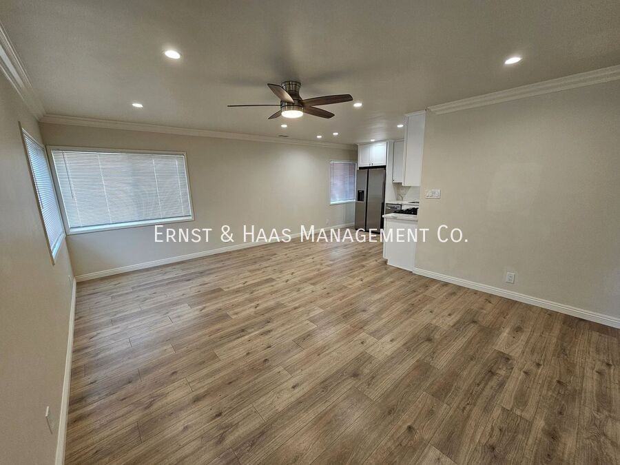 4240 N Lakewood Blvd #10 - Photo 4 of 22