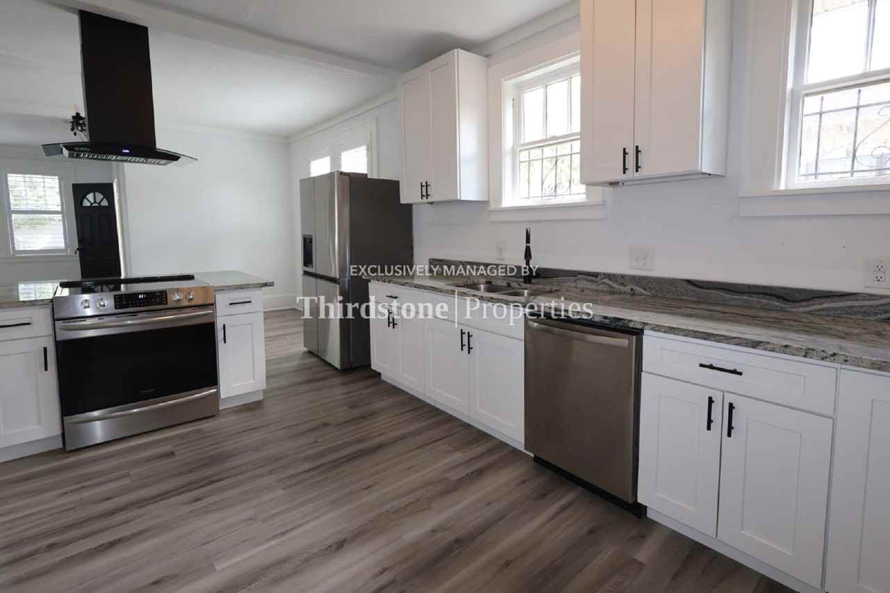 2648 Ernest St - Photo 4 of 21