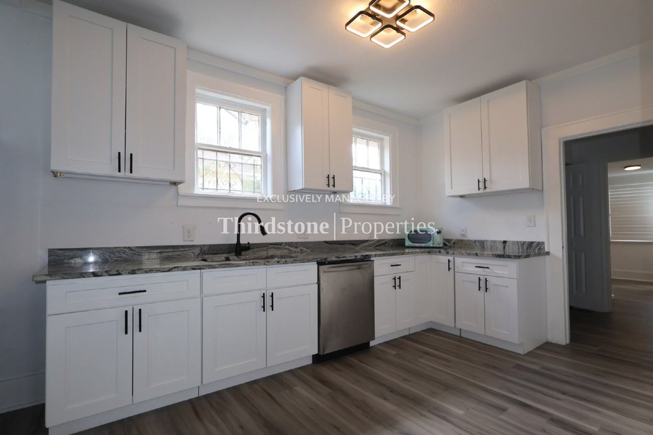 2648 Ernest St - Photo 5 of 21