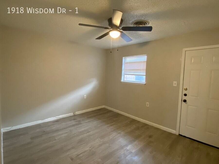 1918 Wisdom Dr #1 - Photo 5 of 7
