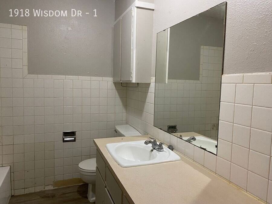 1918 Wisdom Dr #1 - Photo 7 of 7