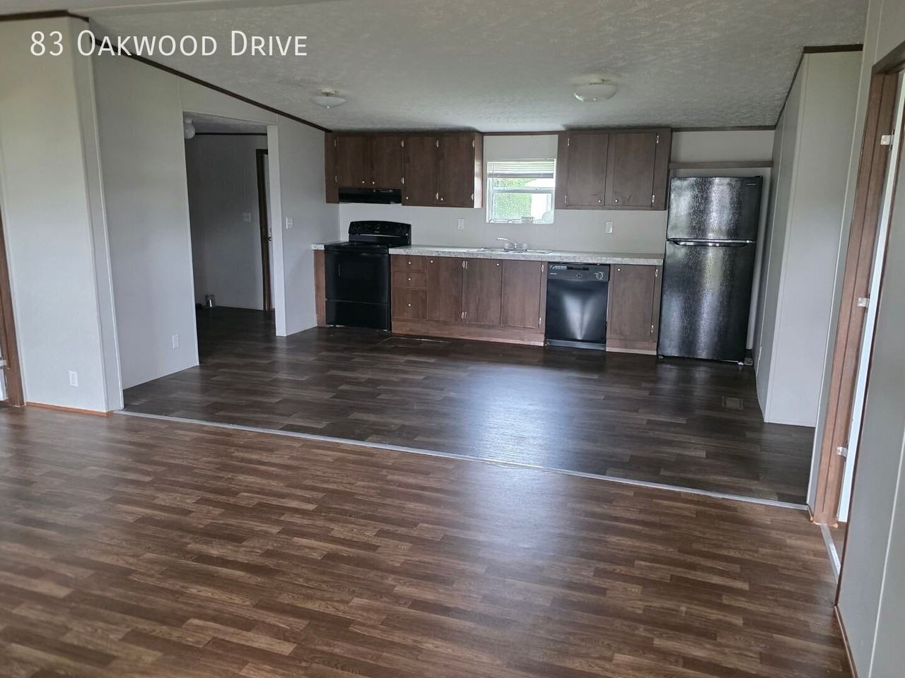 83 Oakwood Dr - Photo 2 of 9