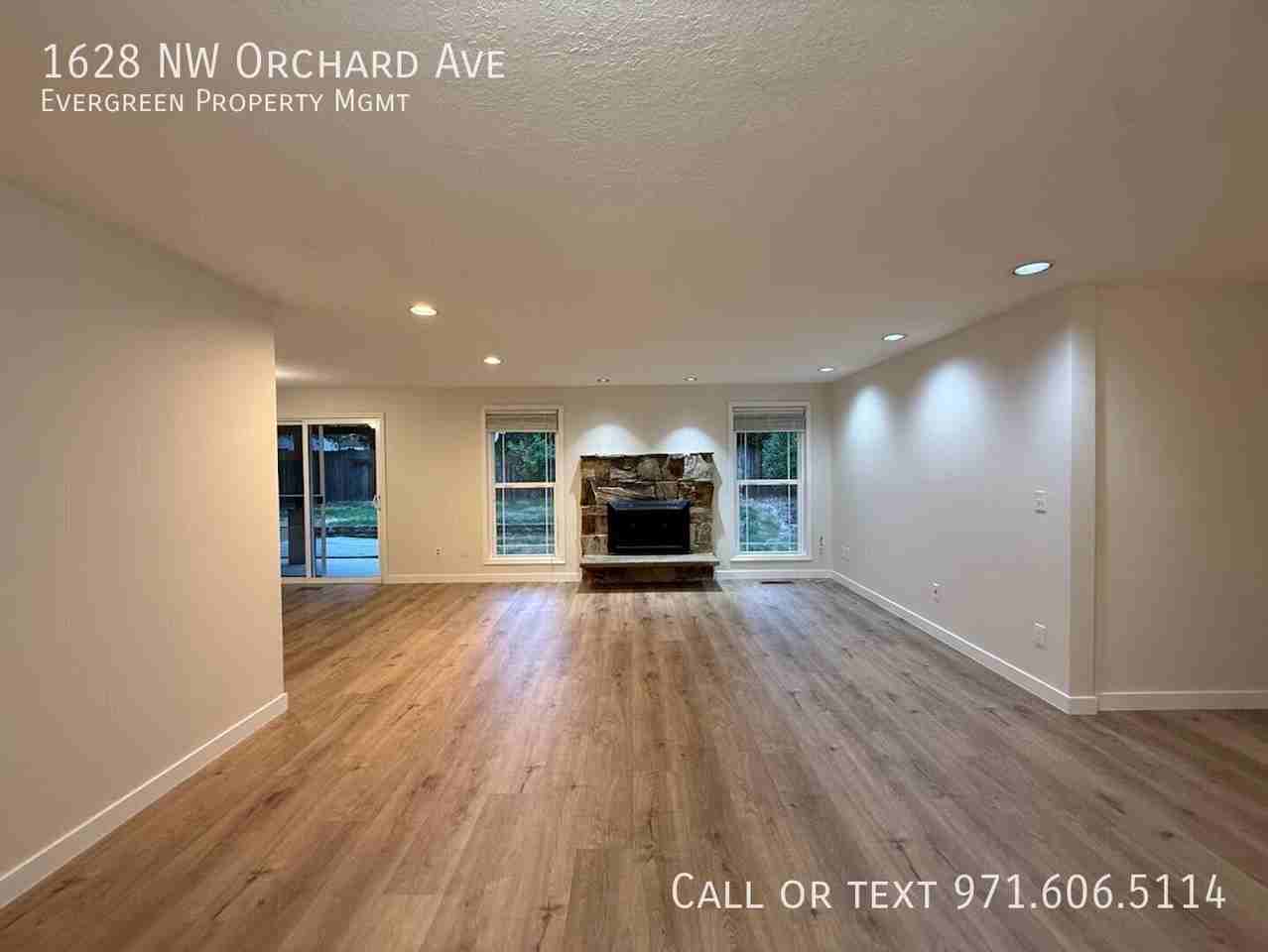 1628 Nw Orchard Ave - Photo 4 of 35