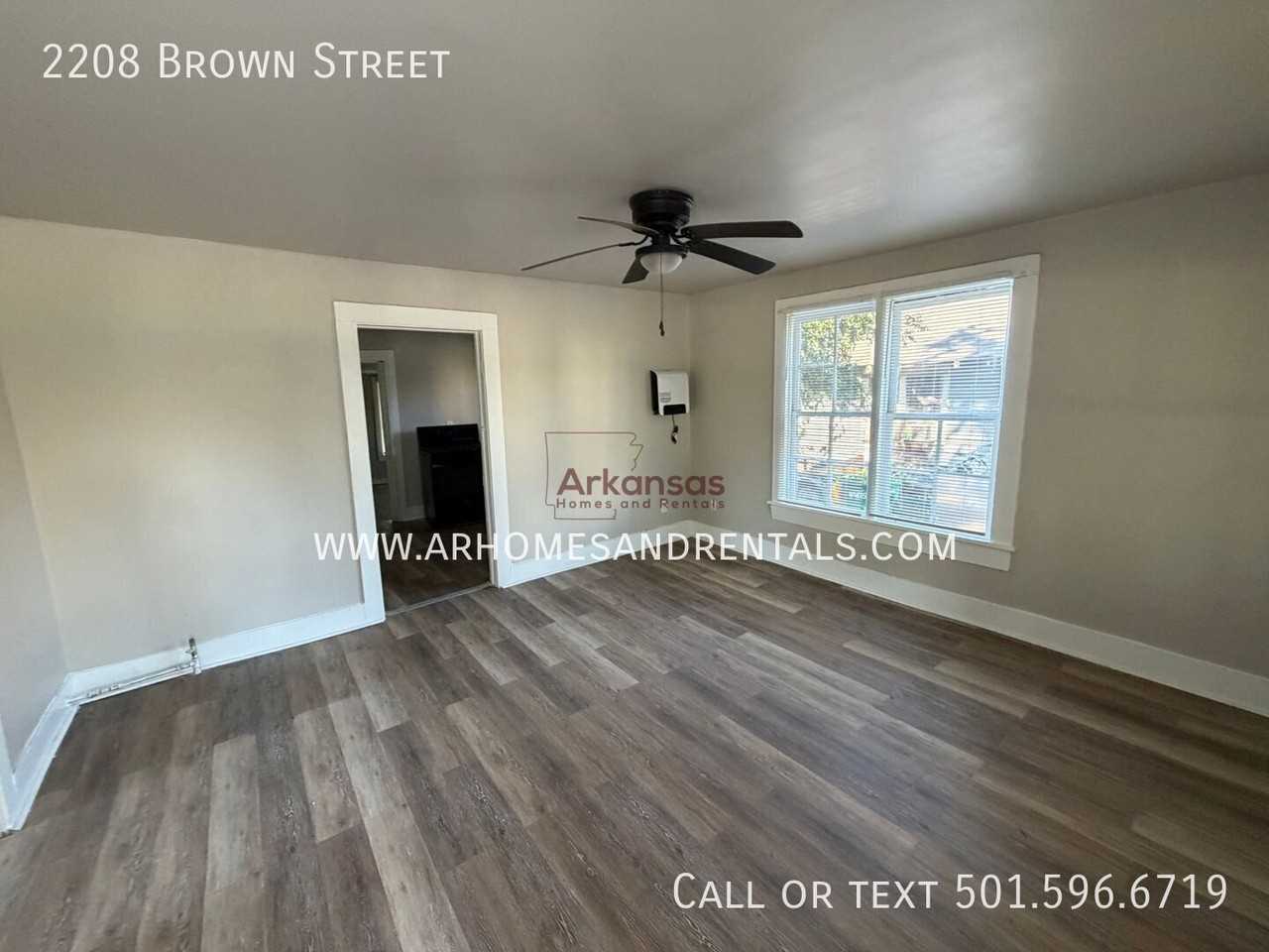 2208 Brown St - Photo 3 of 12