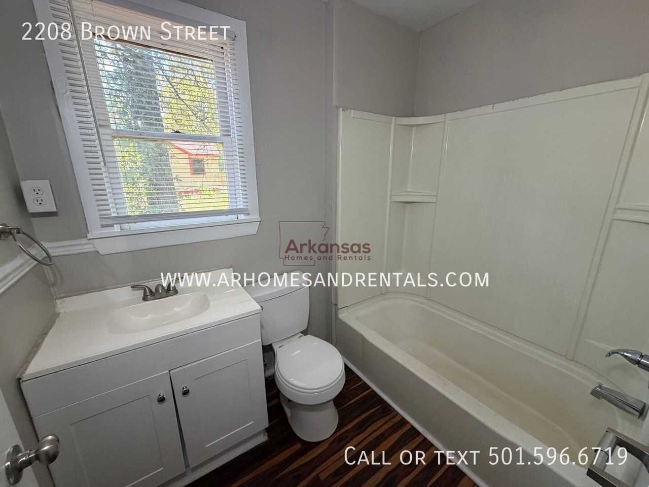 2208 Brown St - Photo 6 of 12